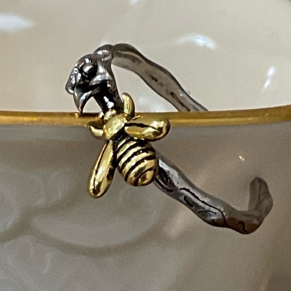 Spring Has Sprung 925 Silver Plated Two - Tone  Bumble Bee & Flower Decor Ring - Picture 7 of 10